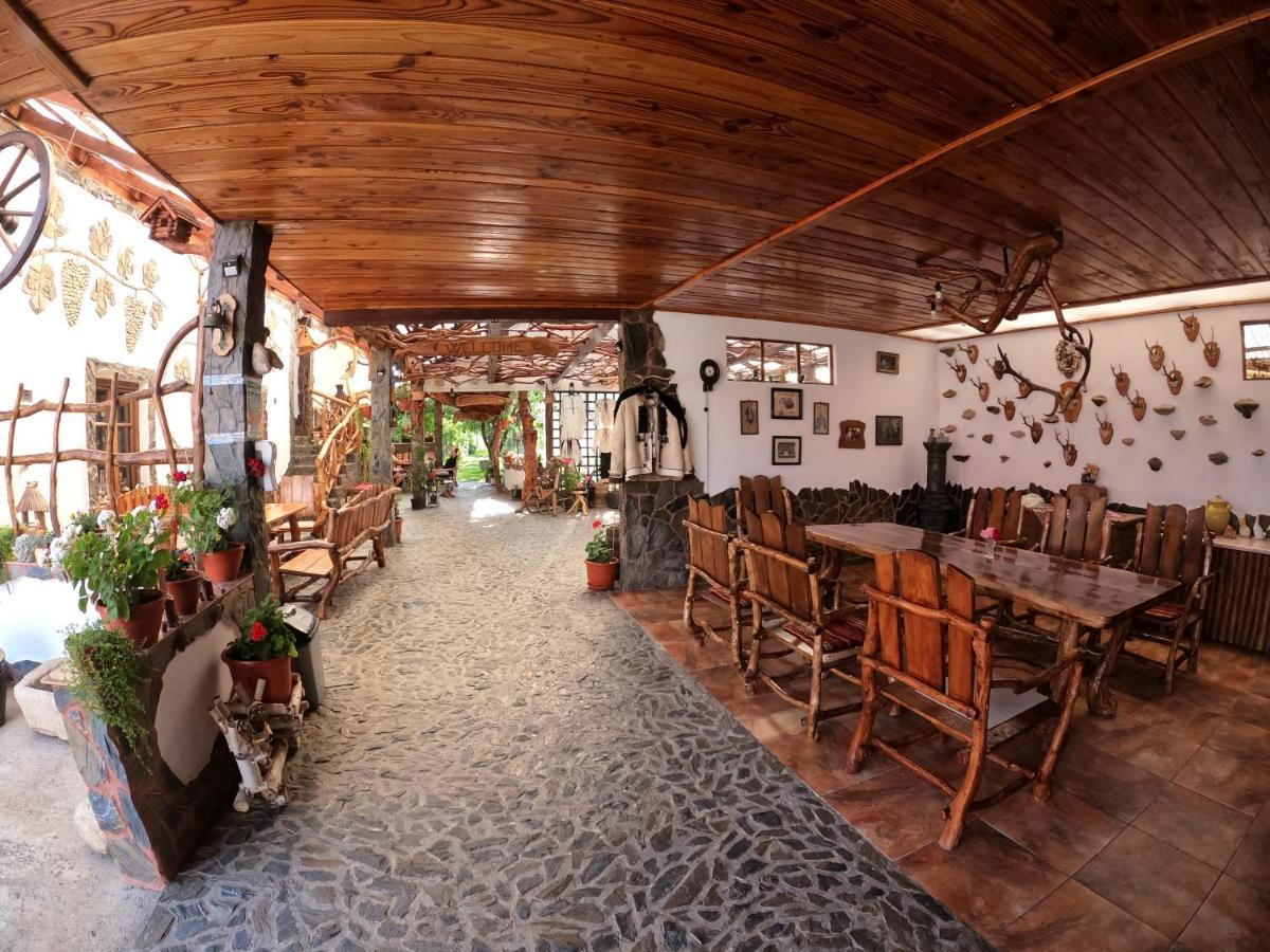 Отель Casa Vlad Хацег Экстерьер фото