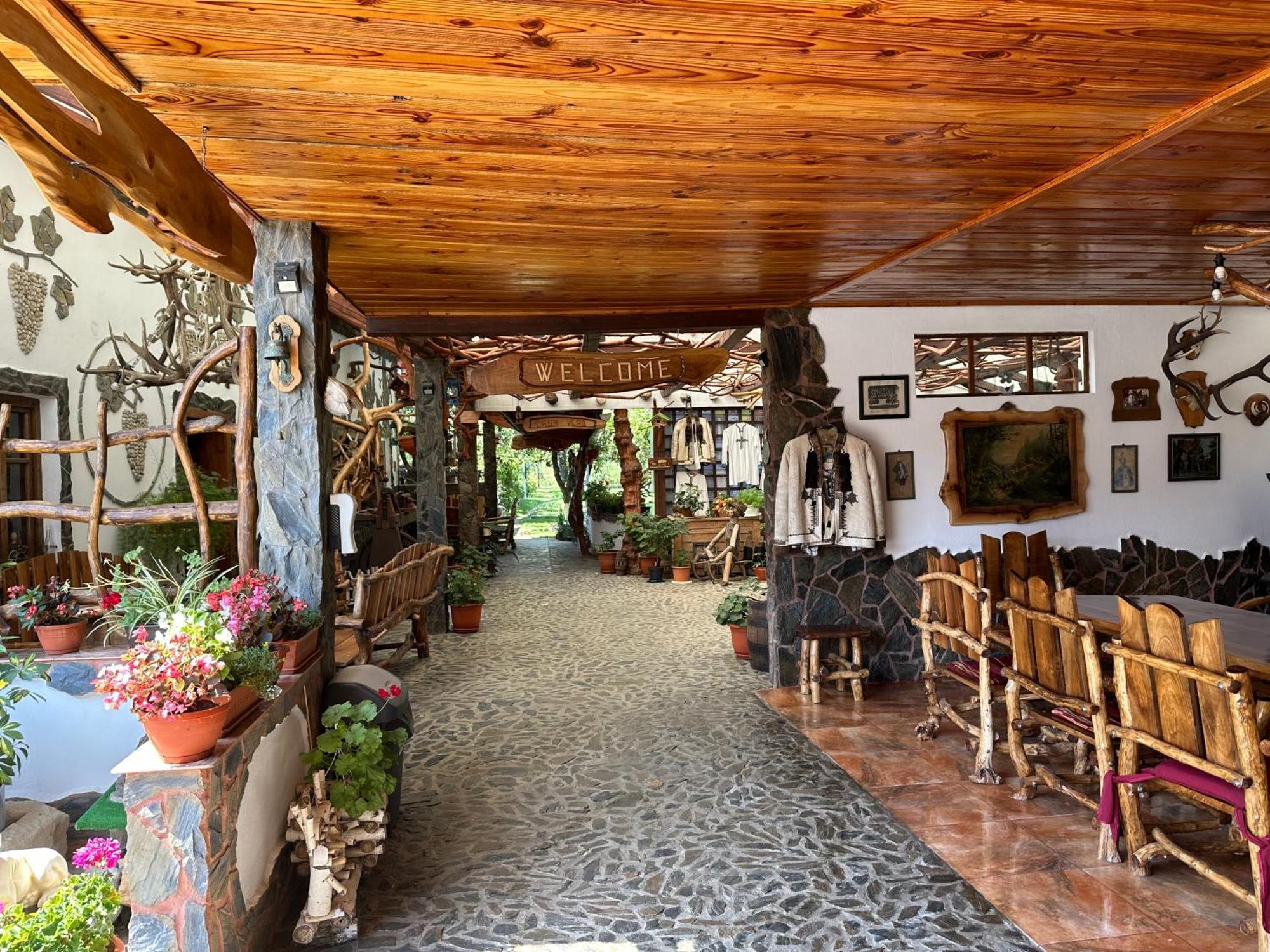 Отель Casa Vlad Хацег Экстерьер фото