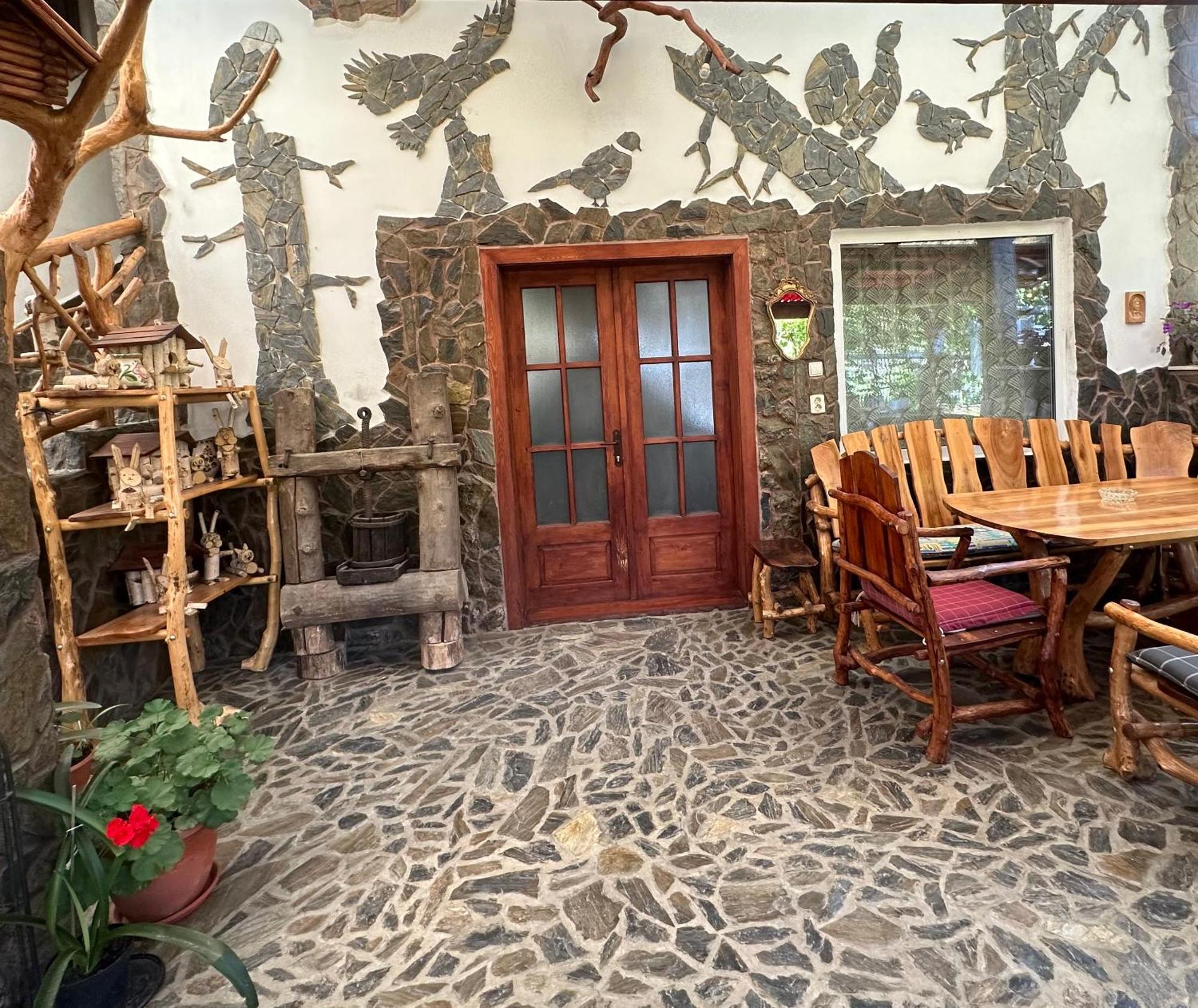 Отель Casa Vlad Хацег Экстерьер фото