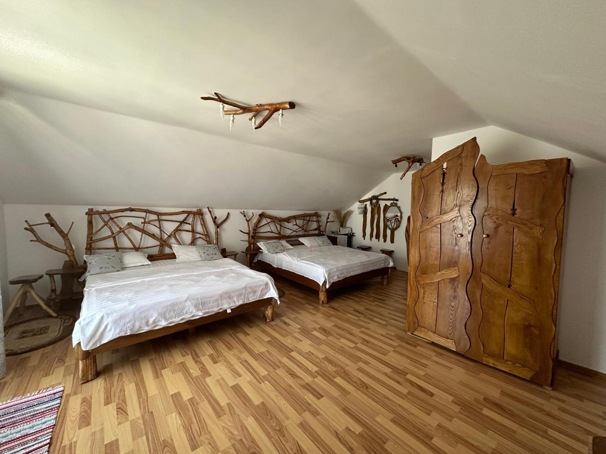 Отель Casa Vlad Хацег Экстерьер фото